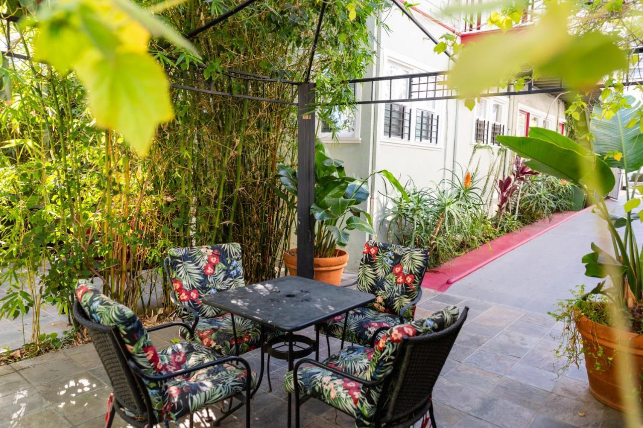 Hollywood Hills Suites Los Angeles Eksteriør bilde