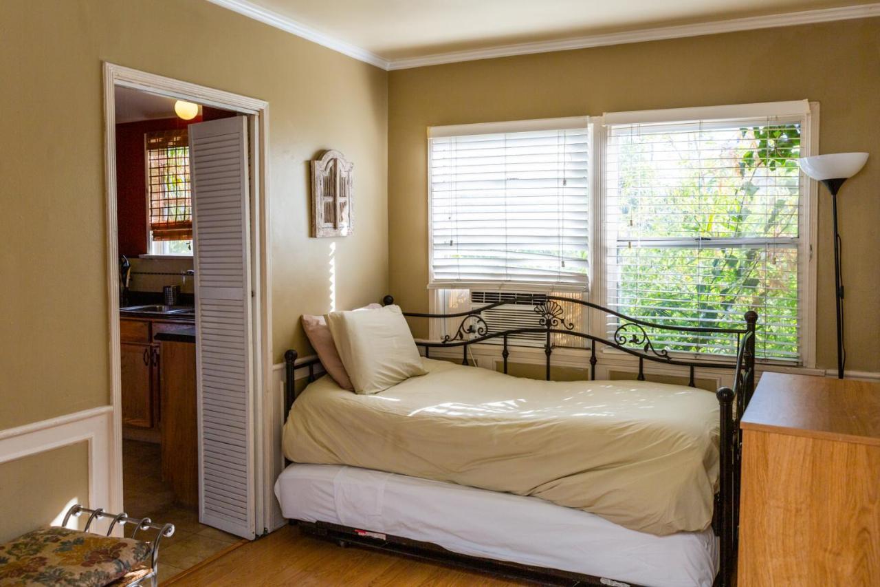 Hollywood Hills Suites Los Angeles Eksteriør bilde